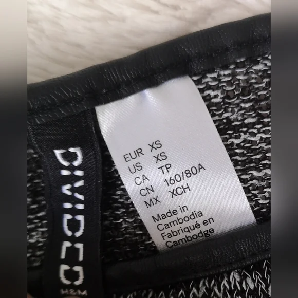 Divided sweater - Picture 2 of 11